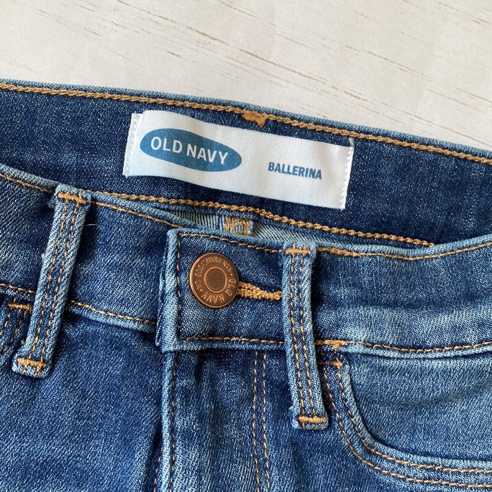 Old Navy Girls Denim Shorts - Picture 2 of 4
